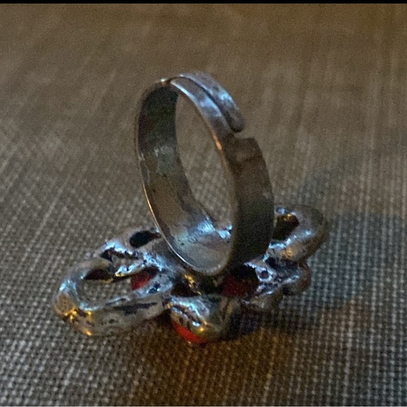 Very cool Vintage Silver-tone and Red wooden beaded Ring - Picture 3 of 6